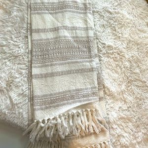 ON HOLD for lynn1s1.  COPY - Tommy Bahama blanket